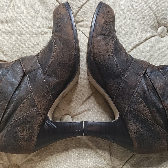 Nadora brown heeled boots with adjustable buckles women's size 8.5M - Picture 4 of 8
